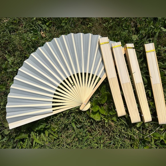5 Ivory Silk Fans for Wedding Favors - Picture 5 of 10